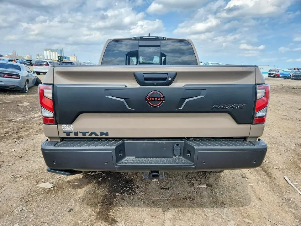 2024 NISSAN TITAN PRO-4X  