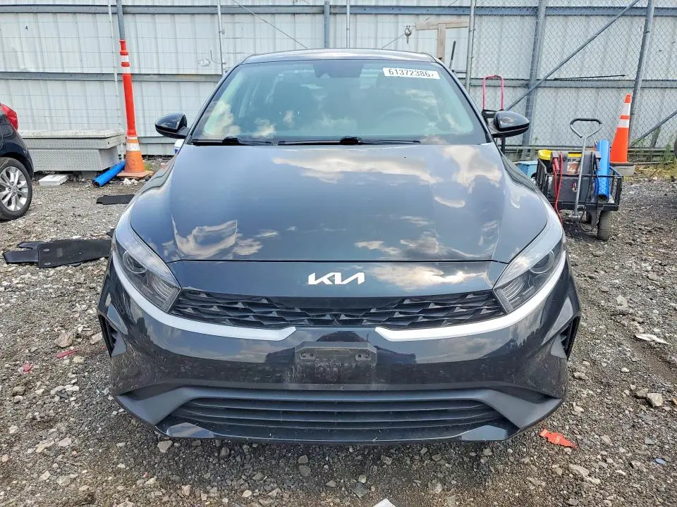 2023 KIA FORTE LX  