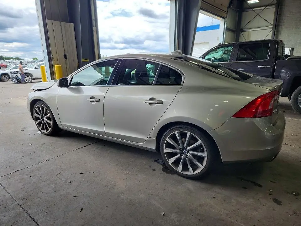 2015 VOLVO S60 PLATINUM  