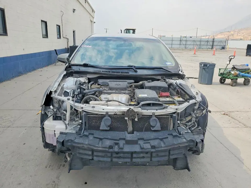 2015 TOYOTA CAMRY SE  