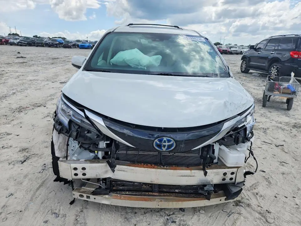 2022 TOYOTA SIENNA LIMITED 7-PASSENGER  