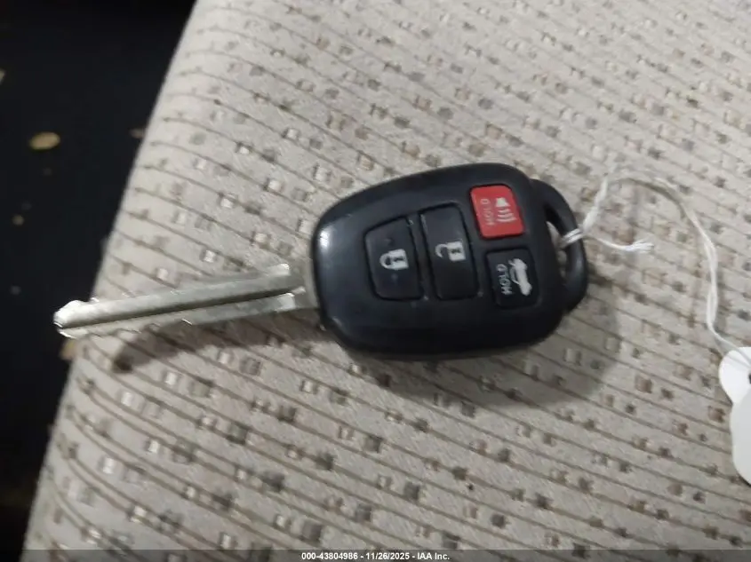 2013 TOYOTA CAMRY LE