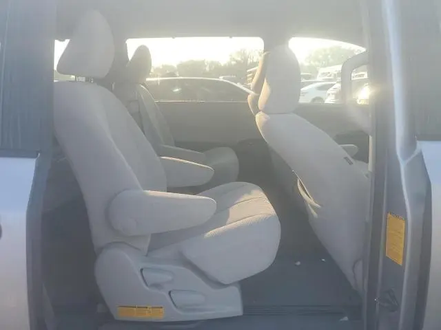 2014 TOYOTA SIENNA LE  