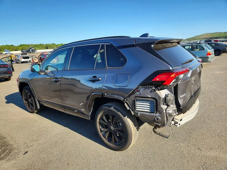 2022 TOYOTA RAV4 SE  