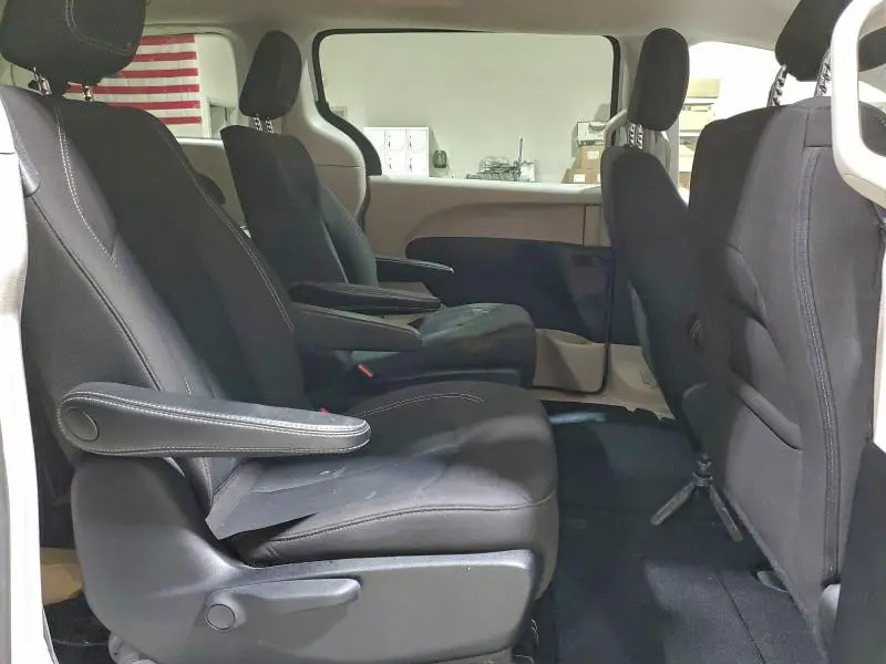 2021 CHRYSLER VOYAGER LX  