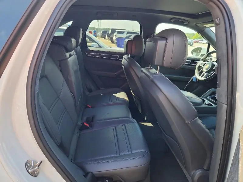 2022 PORSCHE CAYENNE GTS  