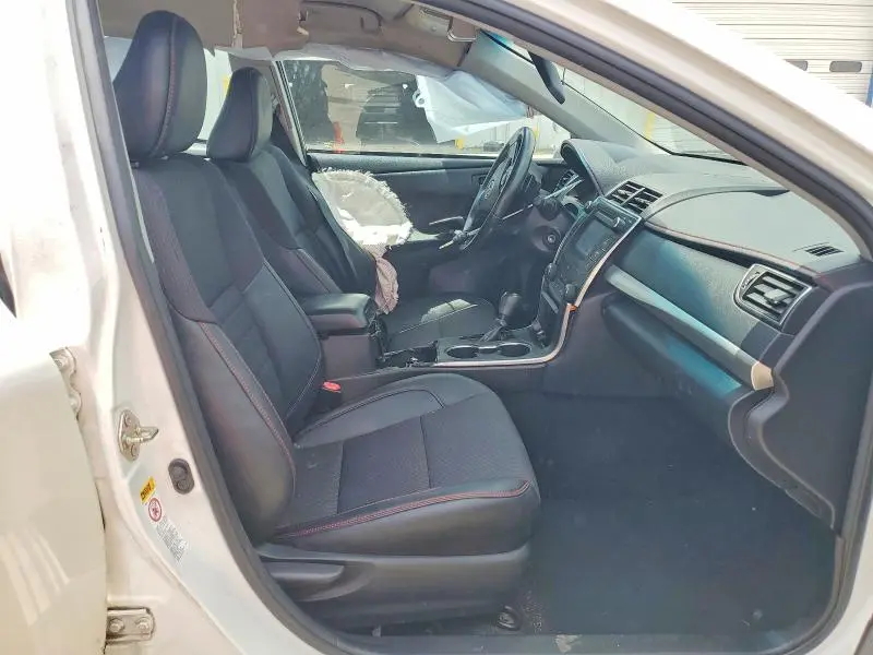 2016 TOYOTA CAMRY SE  