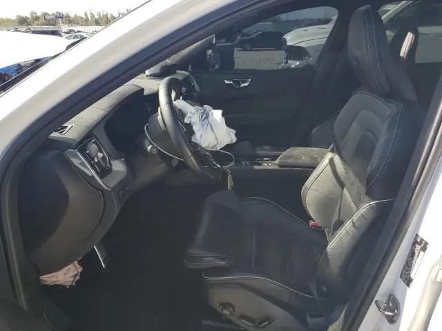 2020 VOLVO XC60 T5 R-DESIGN  