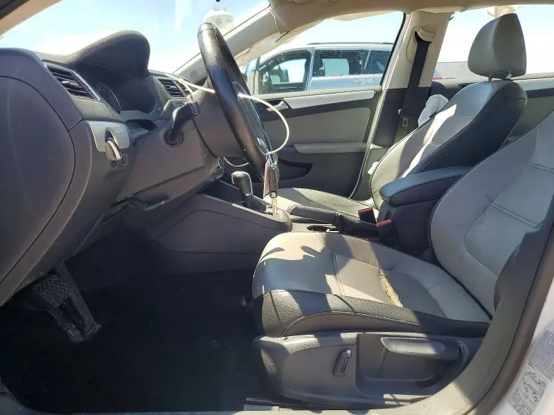 2013 VOLKSWAGEN JETTA   