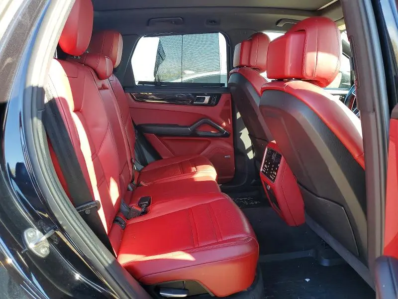 2019 PORSCHE CAYENNE   