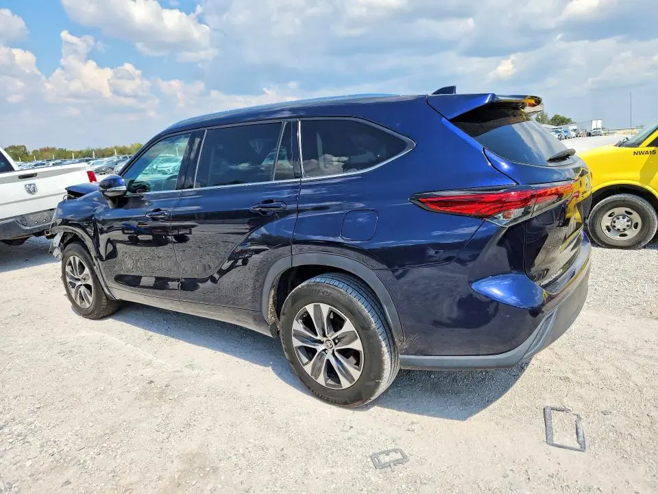 2021 TOYOTA HIGHLANDER XLE  