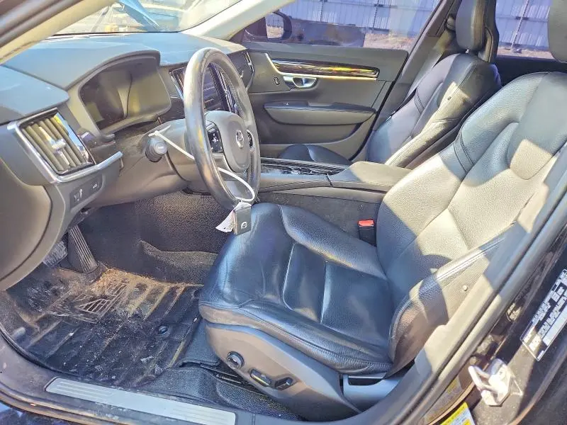 2018 VOLVO S90 T6 MOMENTUM  
