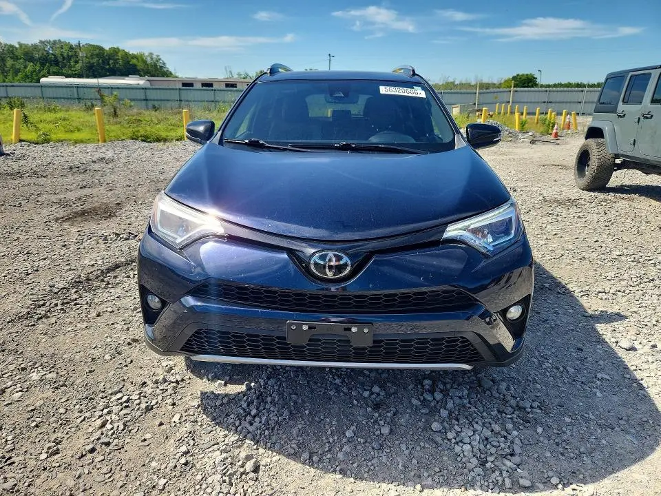 2018 TOYOTA RAV4 SE  