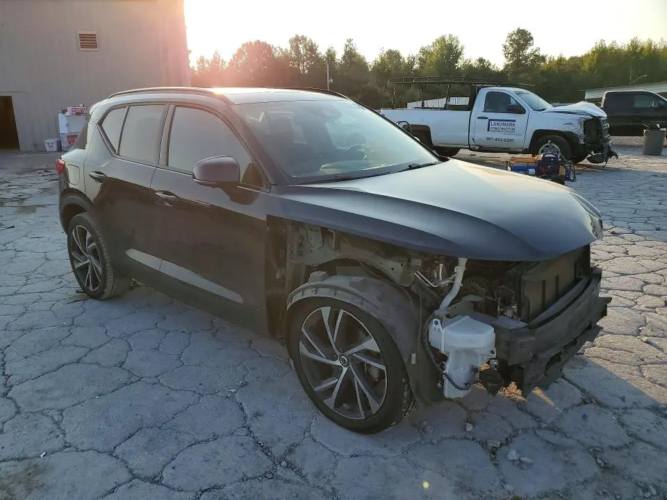 2020 VOLVO XC40 T5 R-DESIGN  