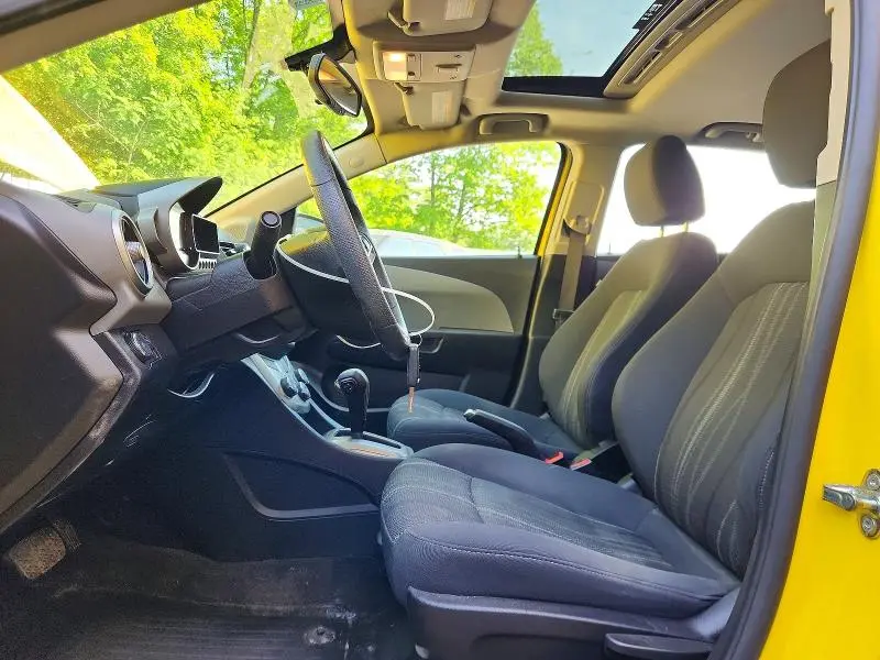 2016 CHEVROLET SONIC LT  