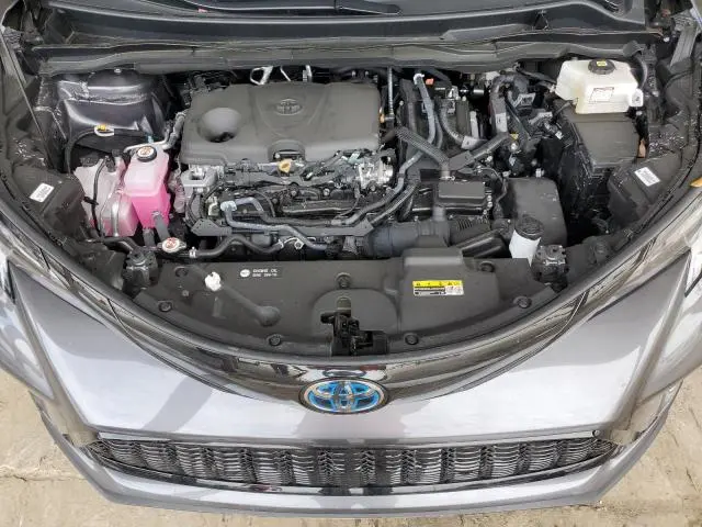 2025 TOYOTA SIENNA XSE  