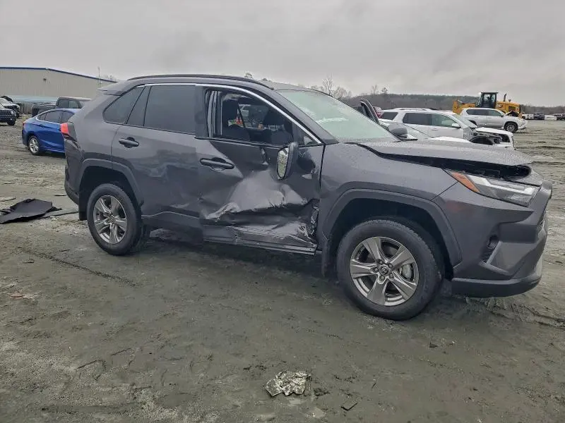 2025 TOYOTA RAV4 XLE  