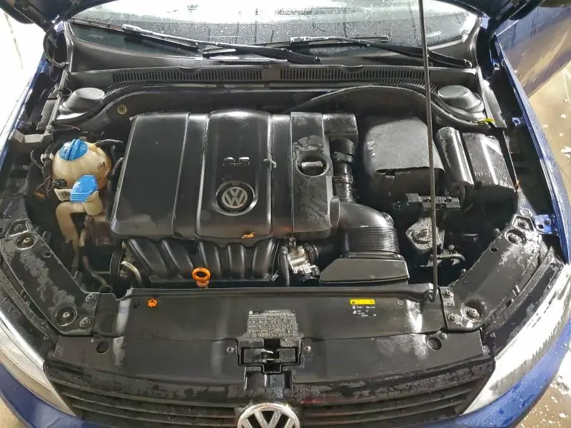 2011 VOLKSWAGEN JETTA SE  