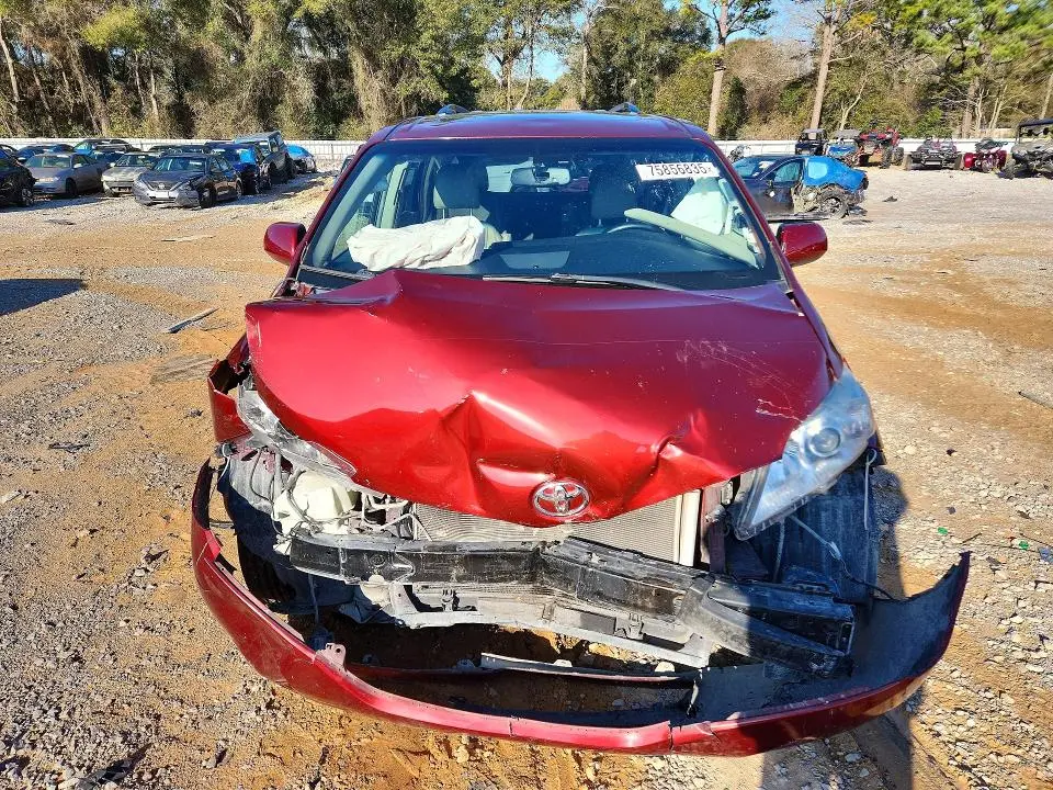 2015 TOYOTA SIENNA XLE  