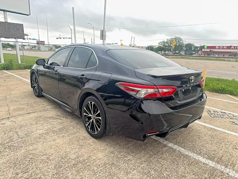 2018 TOYOTA CAMRY SE  