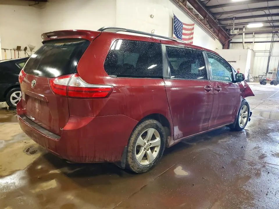 2017 TOYOTA SIENNA LE  