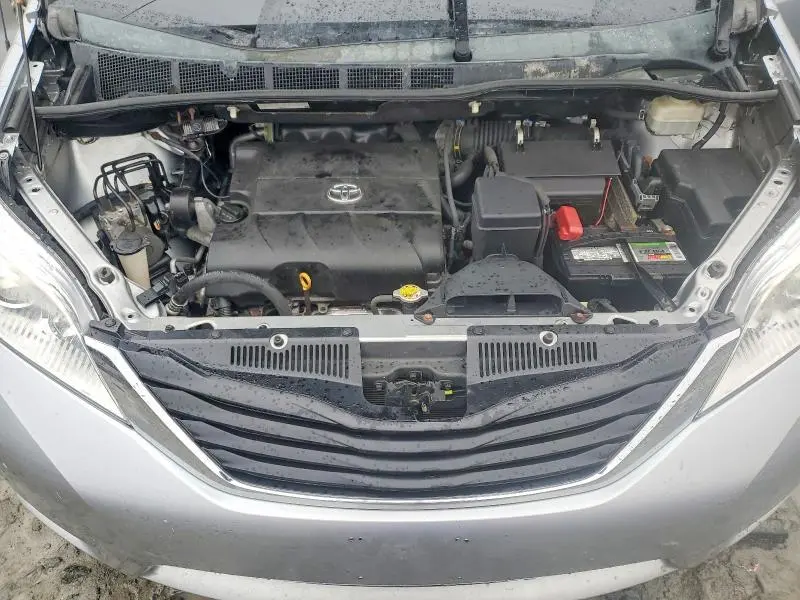 2011 TOYOTA SIENNA LE  