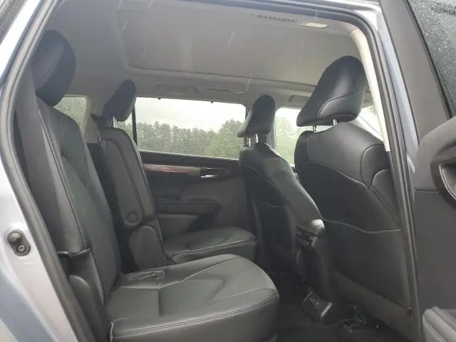 2022 TOYOTA HIGHLANDER PLATINUM  