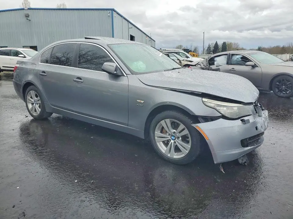 2010 BMW 528 XI  