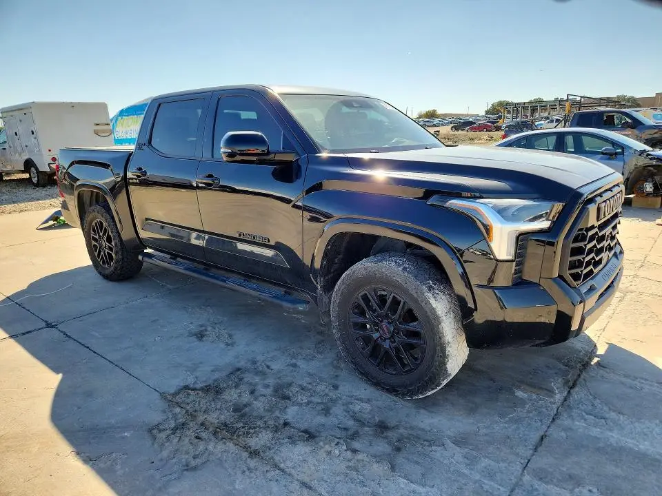 2022 TOYOTA TUNDRA SR5  