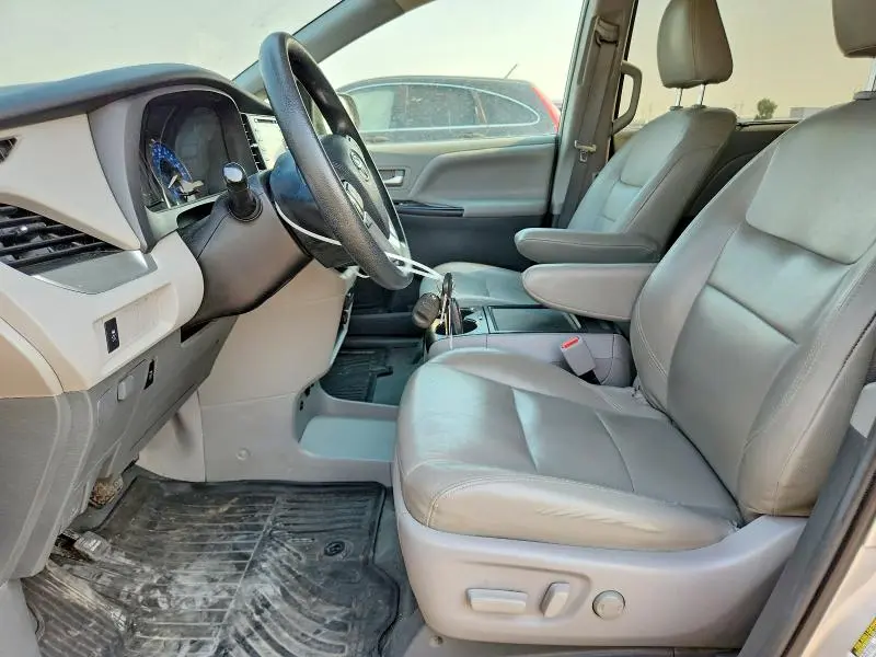 2019 TOYOTA SIENNA LE  