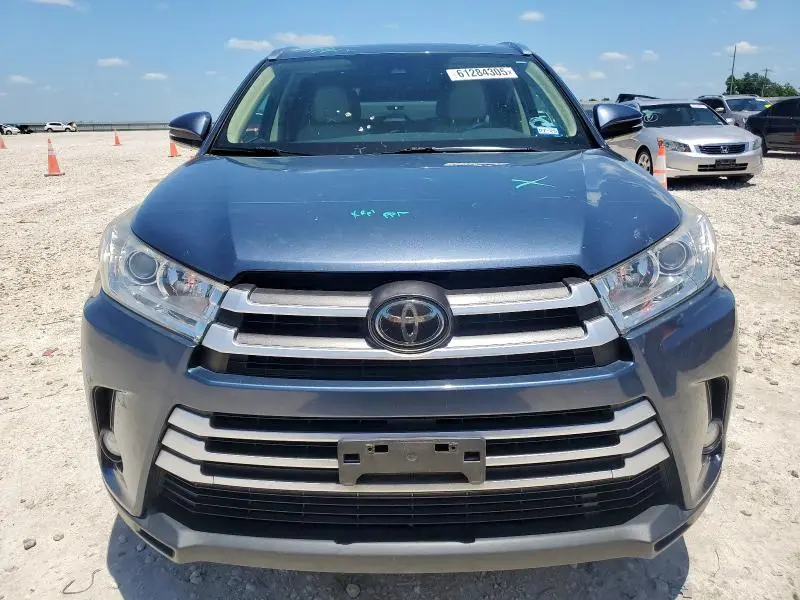 2017 TOYOTA HIGHLANDER SE  