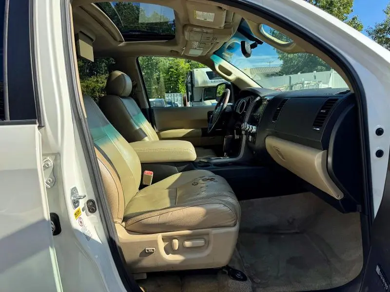 2011 TOYOTA SEQUOIA PLATINUM  
