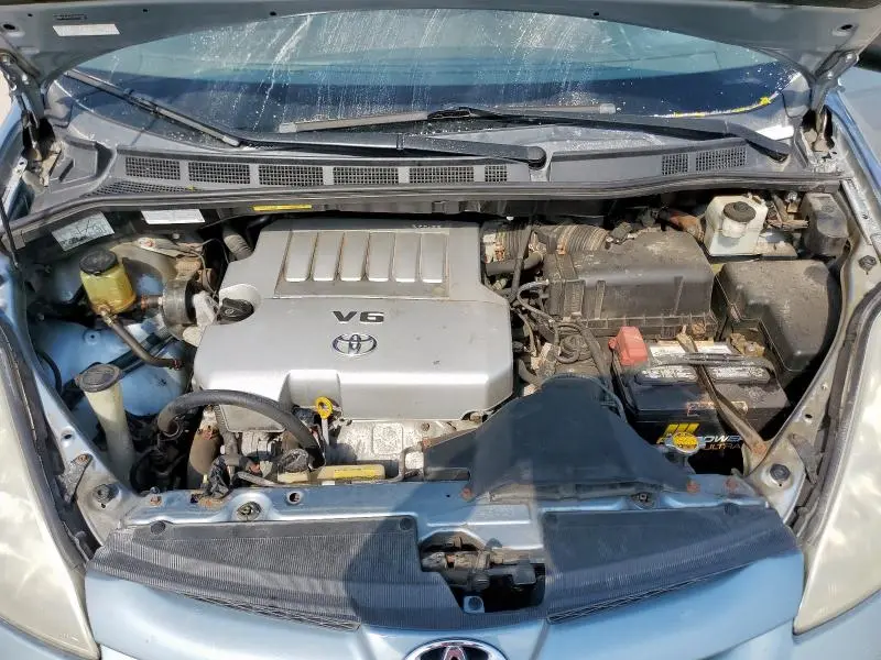2010 TOYOTA SIENNA LE  