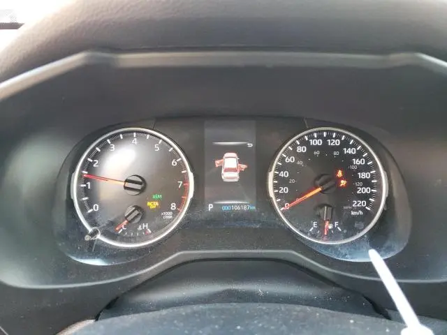 2022 TOYOTA RAV4 XLE  