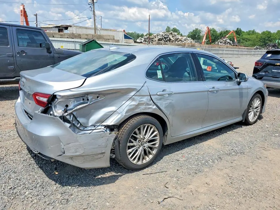 2018 TOYOTA CAMRY XLE  
