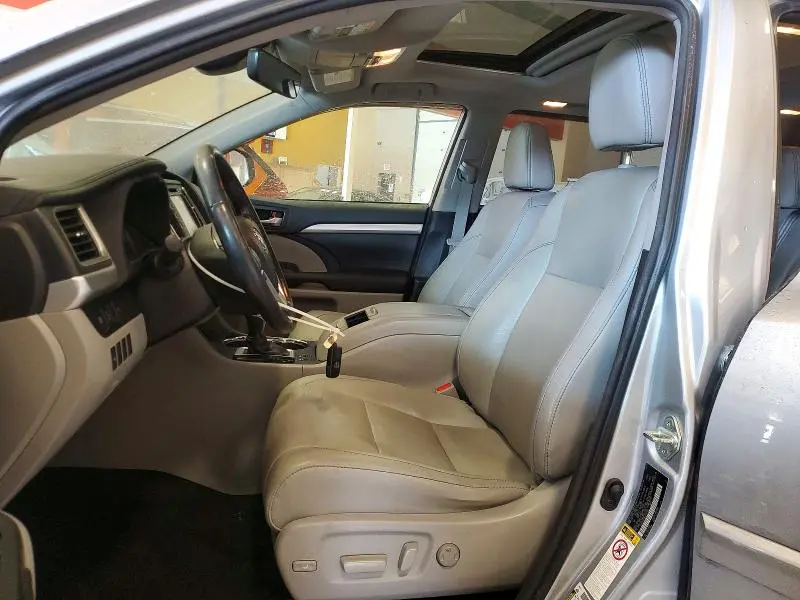 2018 TOYOTA HIGHLANDER SE  