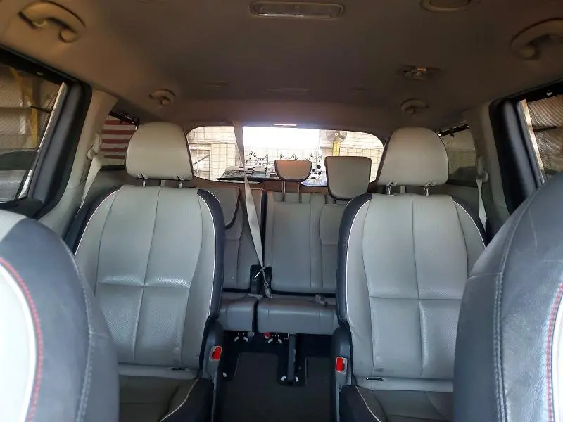 2017 KIA SEDONA LX  