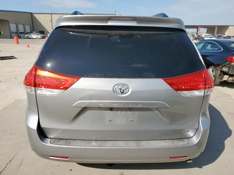 2011 TOYOTA SIENNA LE  