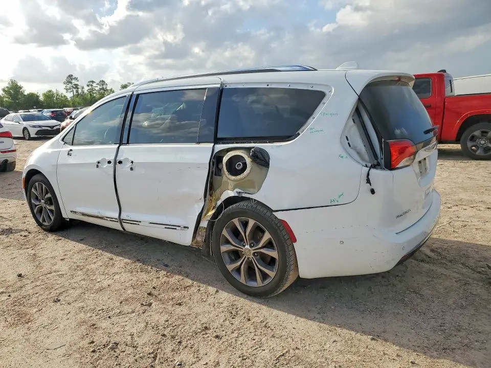 2017 CHRYSLER PACIFICA LIMITED  