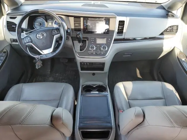 2017 TOYOTA SIENNA XLE  