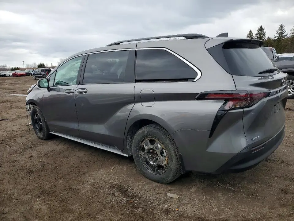 2026 TOYOTA SIENNA LE  