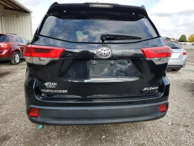 2017 TOYOTA HIGHLANDER SE  