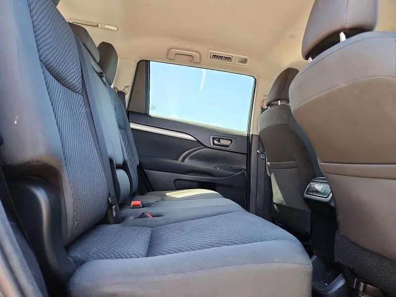 2016 TOYOTA HIGHLANDER LE  