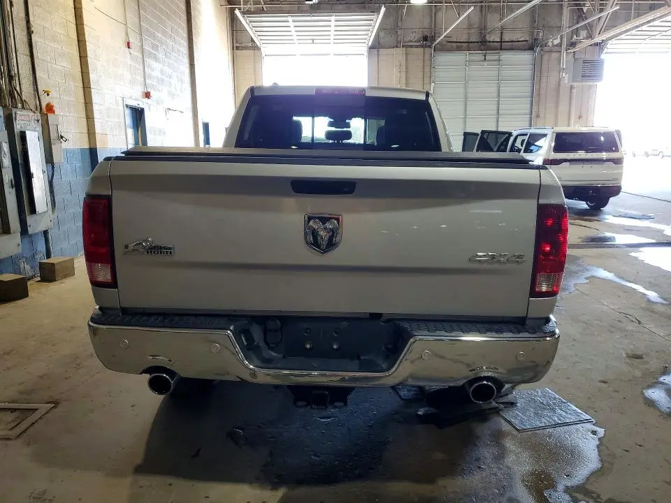 2016 RAM 1500 SLT  