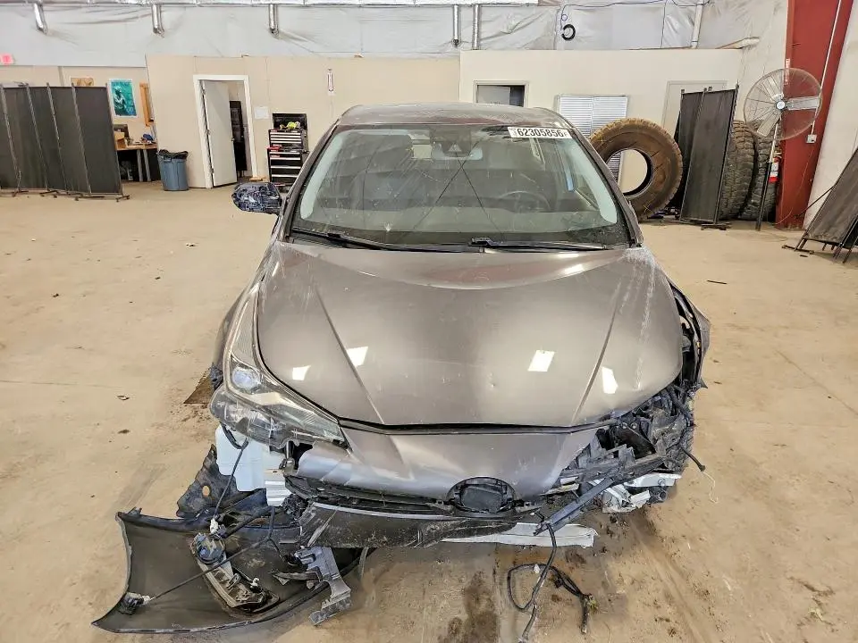 2019 TOYOTA PRIUS XLE AWD-E  
