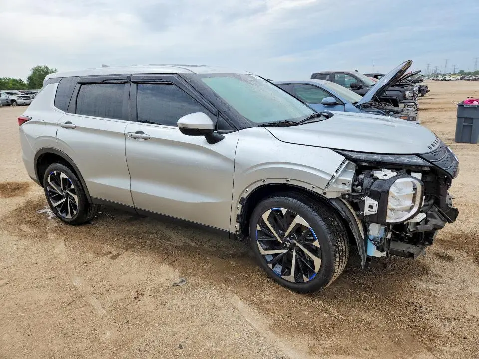 2023 MITSUBISHI OUTLANDER SE  