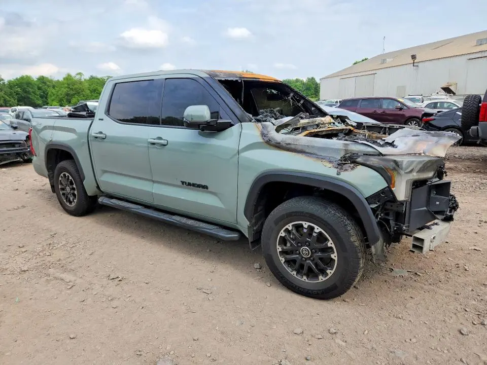 2022 TOYOTA TUNDRA SR5  