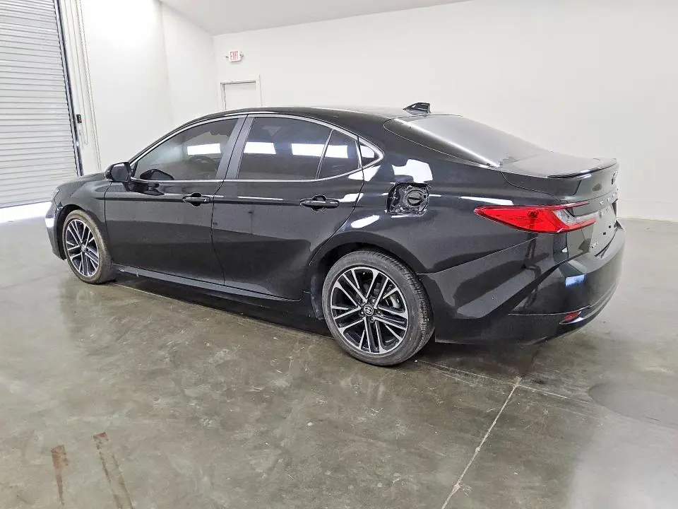 2025 TOYOTA CAMRY XLE  