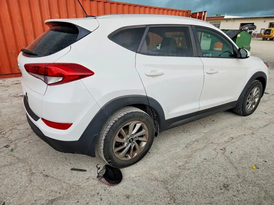 2016 HYUNDAI TUCSON SE  