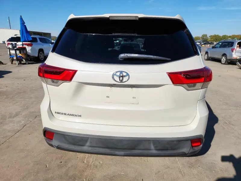 2018 TOYOTA HIGHLANDER LE  